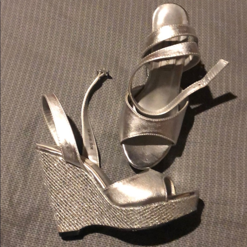 Silver banquet shoes